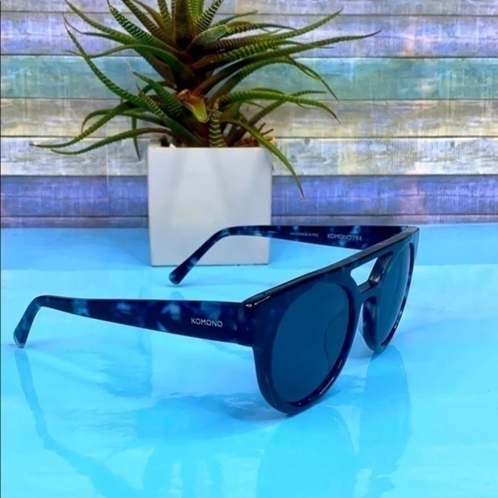 Men’s KOMONO Black Blue Sunglasses NEW🌴
